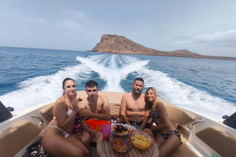 Intimate cruises along the coast the only one on Sal Island! Cruise 6h - Drinks, Snacks, Local platter coast only one on!