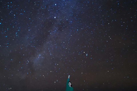 PUESTA DE SOL Y ESTRELLAS EN UYUNIGRUPO COMPARTIDO: ATARDECER Y ESTRELLAS EN UYUNI