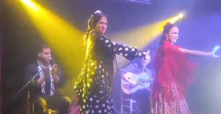 Barcelona: Exclusive Flamenco Show at El Paraigua with Drink