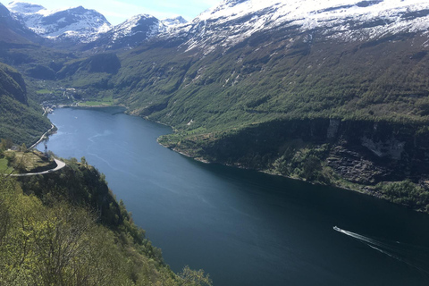 From Hellesylt: Geiranger Highlights Tour with Photo Stops