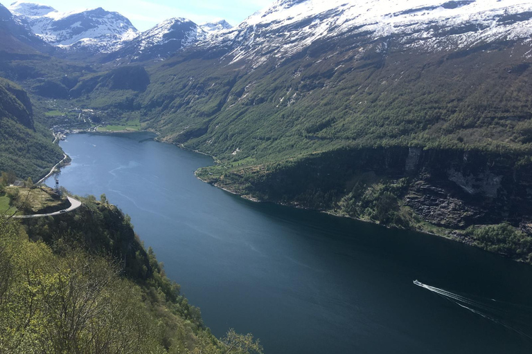 From Hellesylt: Geiranger Highlights Tour with Photo Stops