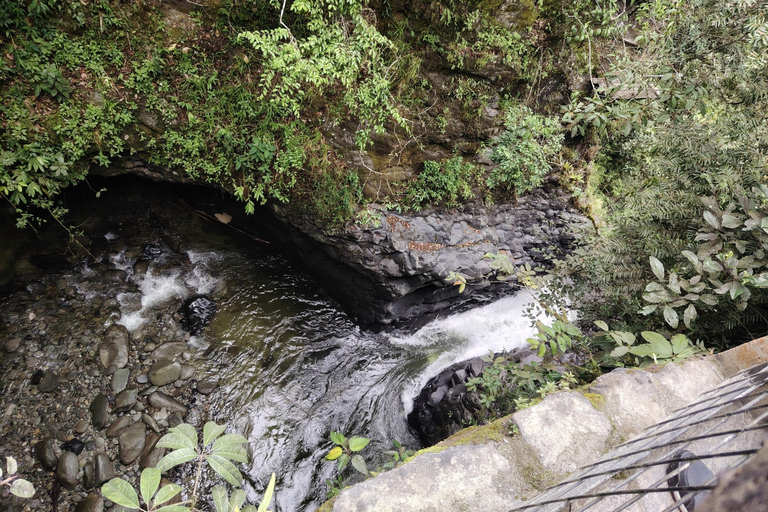 Quito: Baños de Agua Santa, Cotopaxi, Yambo Lagoon Tour, 2 days 1 night