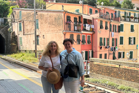 Exklusive Cinque Terre Tagestour mit der Fähre und Halt in Pisa