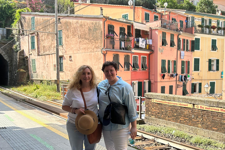 Exklusive Cinque Terre Tagestour mit der Fähre und Halt in Pisa