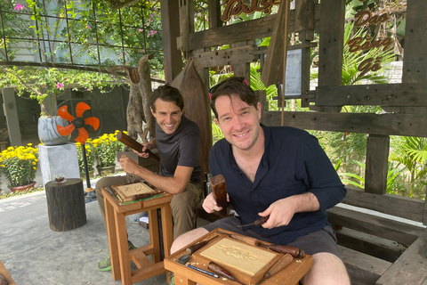 Hoi An: Clase de 3 horas de talla en madera con un artista local