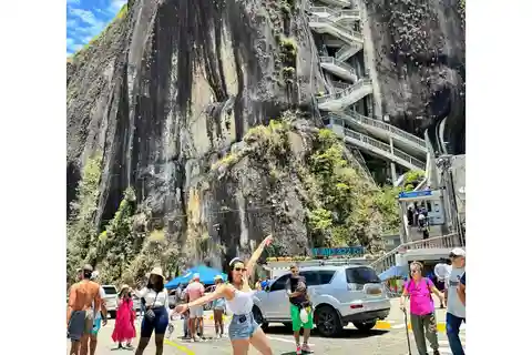 Semi-private tour: Discover the charm of Guatape
