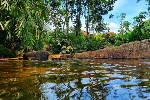 Sri Lanaka : Sitawaka Odyssey Tourist Train Day Trip Zone