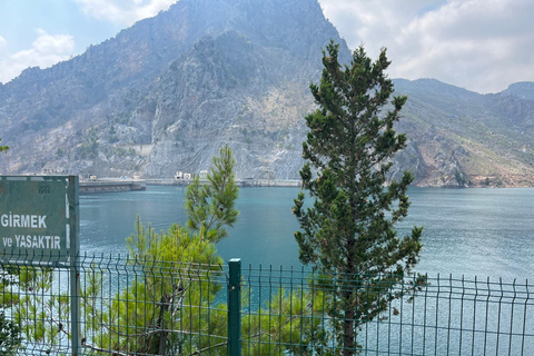 Alanya: tour en barco por el Cañón Verde con almuerzo y refrescos