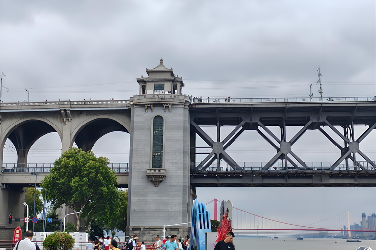 Wuhan: Guided Tour Yellow Crane Tower, Bridge, and Monastery