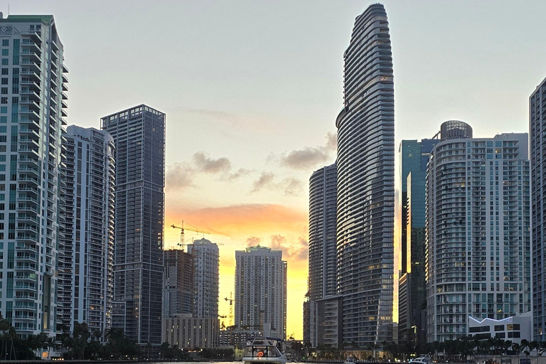 Yacht cruise Biscayne Bay, Miami Beach and Sand bar. 42Ft Yacht cruice Biscayne Bay, Miami Beach and Sand bar