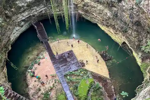 Chichen Itza: Guided Tour with Valladolid & Cenote Chichikan