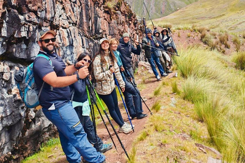 From Cusco: Guided Excursion to Pallay Punchu Mountain + Buffet Lunch From Cusco: Guided Trip to Pallay Poncho Mountain + Buffet Lunch