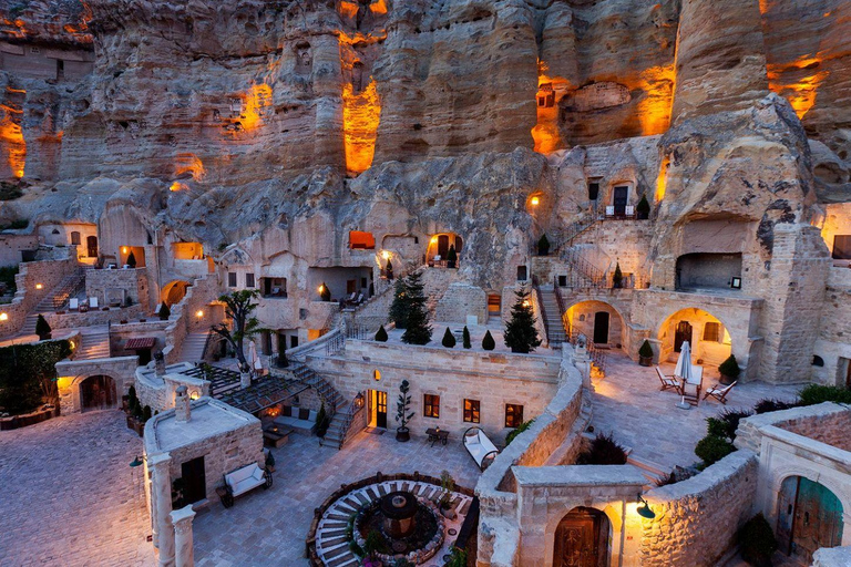 Rouge (Nord) Tour de la Cappadoce avec déjeuner et billetsVisite guidée en groupe avec guide, déjeuner et billets d&#039;entrée