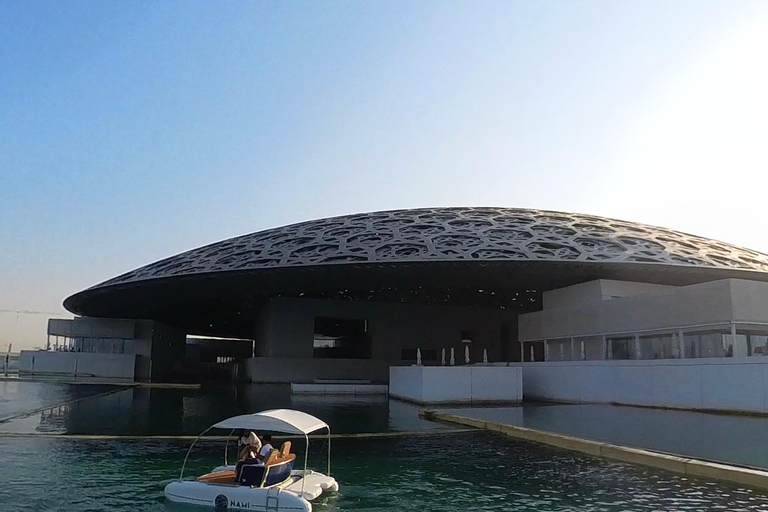 Abu Zabi: luksusowy rejs elektrycznym katamaranem do Luwru2-Seater Catamaran - 15 Minutes