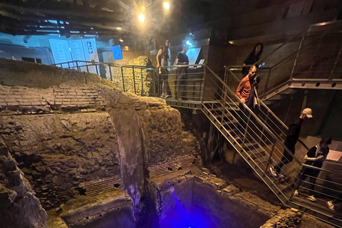 Rom: Trevifontänen Underjordisk rundtur i Trevifontänens distrikt och glassFransk guidad tur och gelato