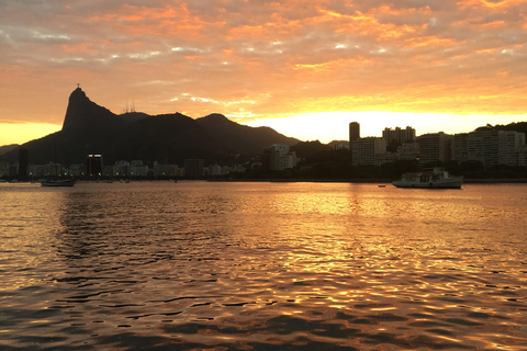 Rio de Janeiro: Rejs wycieczkowy o zachodzie słońca z toastem Heinekena