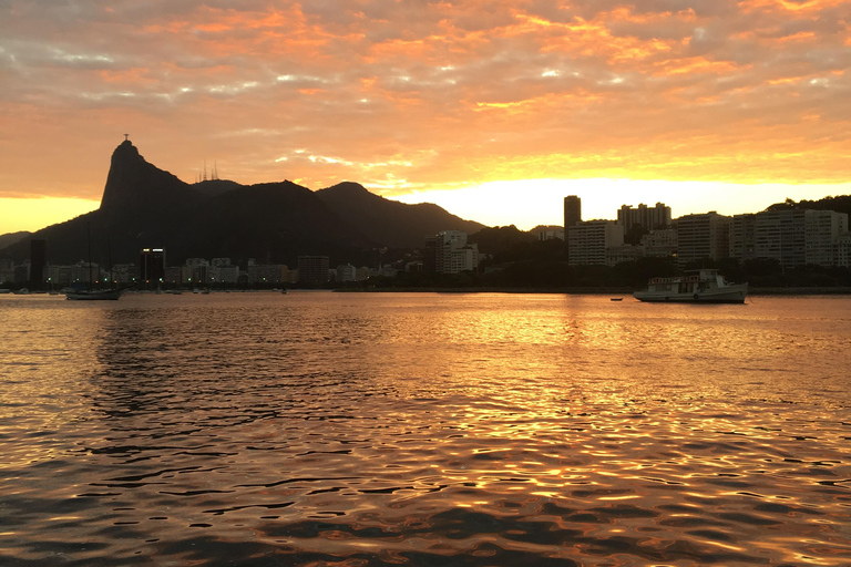 Rio de Janeiro: Bootstour bei Sonnenuntergang mit Heineken Toast