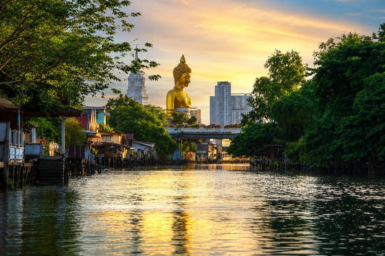 Bangkok: Emerald Pagoda with Pad Thai Noodles