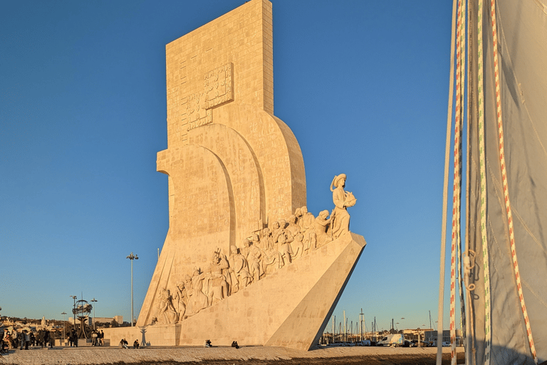 Lisbon: 2 hr boat tour. Shared experience. Day-Sunset-Night Lisbon: Boat tour. Shared sailing experience. Night Tour.