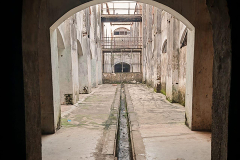 Passeio de Kandy a Ambuluwawa e três templos arqueológicosOpção Tuk Tuk