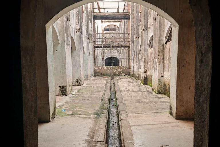 Passeio de Kandy a Ambuluwawa e três templos arqueológicosOpção Tuk Tuk