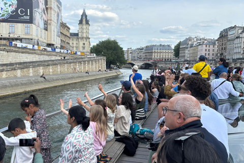 Paris: 1-Hour Seine Cruise departing from the Eiffel Tower