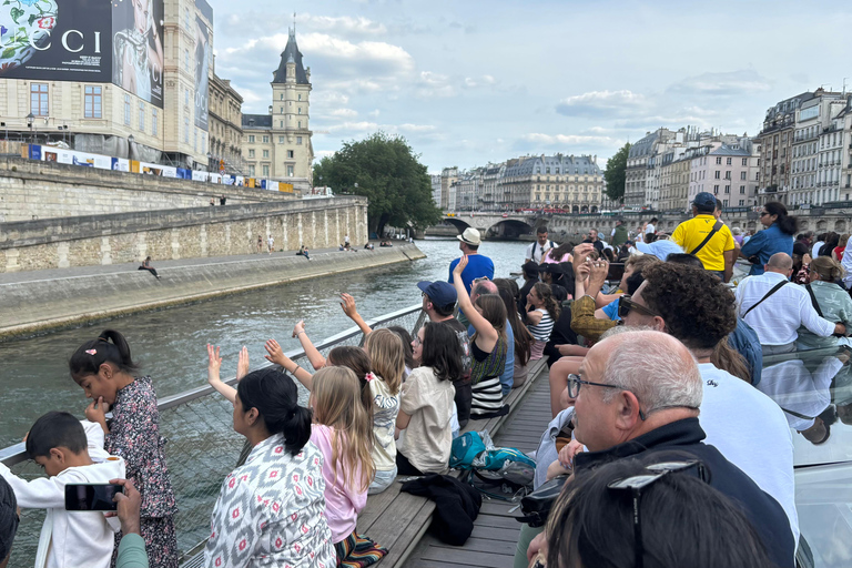 Paris: 1-Hour Seine Cruise departing from the Eiffel Tower
