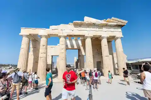 Piraeus Port: Parthenon & Acropolis Museum Historical Tour