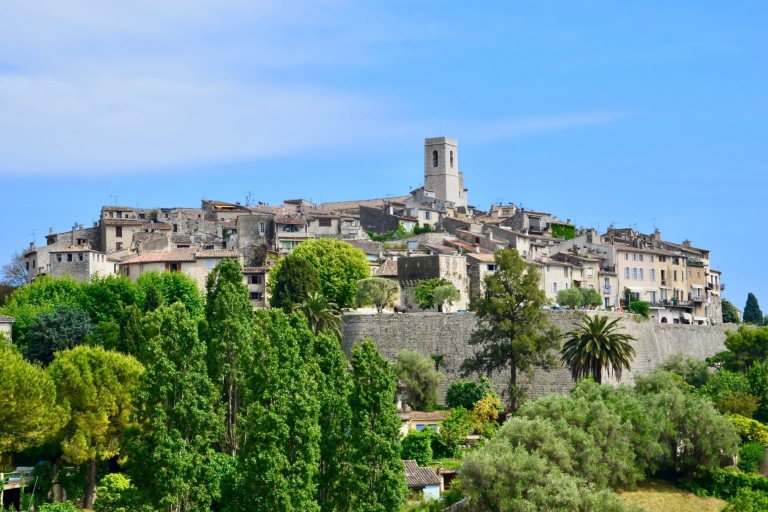 Guided tour: the most beautiful medieval villages, full day.