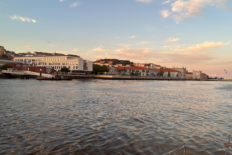 Sunset aboard a sailboat in Lisbon! Sunset aboard a sailing boat in Lisbon!