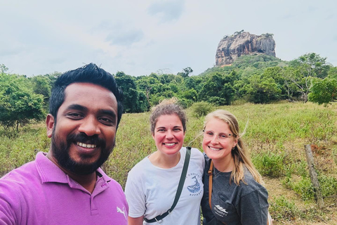 Da Kandy: Safari in tuk tuk a Sigiriya e alla roccia di Pidurangala