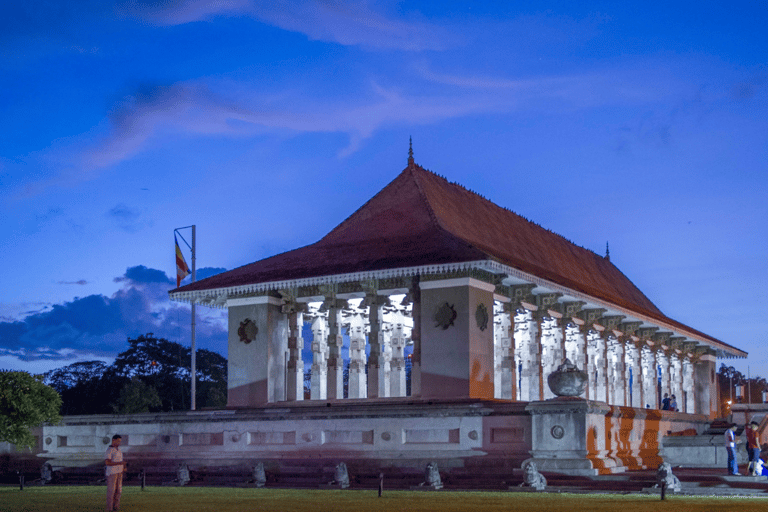 Sri Lanka: 9-Day Beach and Relaxation Tour with Transfers Excluding Hotels in a private Car