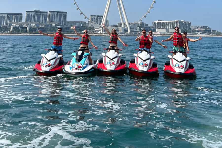 Dubai: Jetski-Tour mit Blick auf das Atlantis Hotel und den Burj al Arab. Foto: GetYourGuide Dubai: Jetski-Tour mit Blick auf das Atlantis Hotel und den Burj al Arab. Foto: GetYourGuide