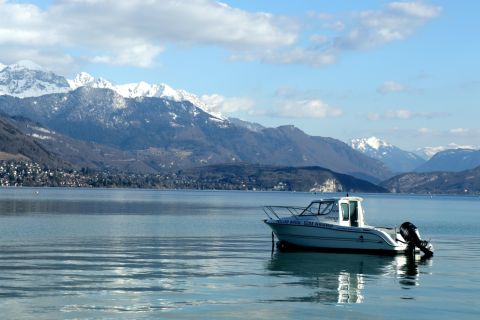 Private 2-hour Walking Tour of Annecy with official guide