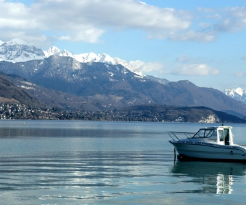 Private 2-hour Walking Tour of Annecy with official guide