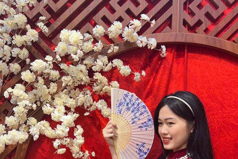 Da Nang: Try on Ao Dai Experience with Ao Dai Show