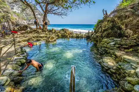 East Nusa Penida Avec Tembeling Beach Piscine Naturelle