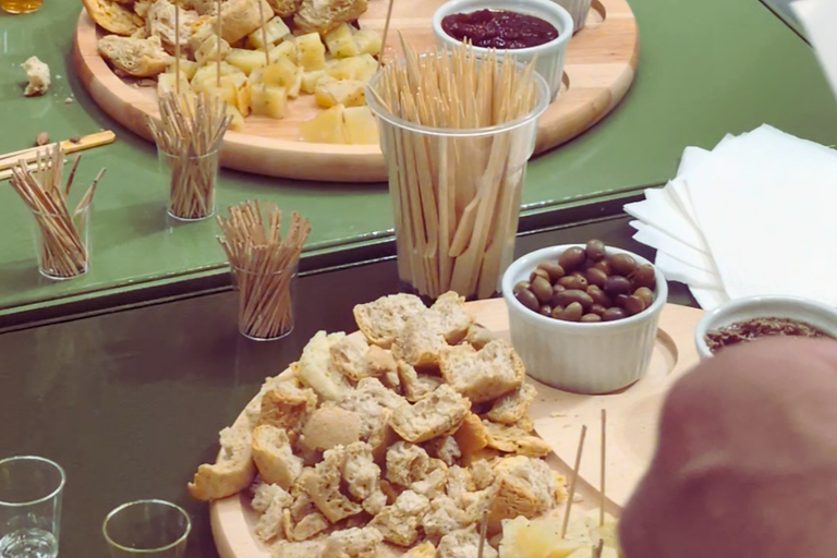 Olive Oil Tasting in Athens with Honey, Raki & Wine