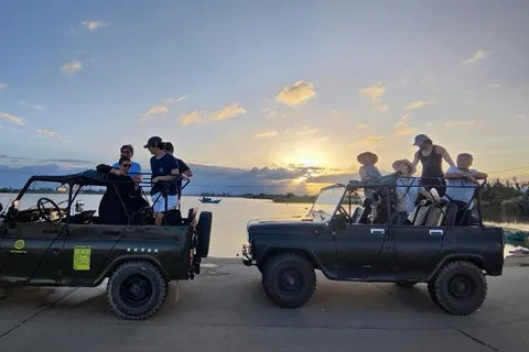 Aventura al Atardecer en Jeep por Hoi An: Disfruta de Cócteles y Comida Local