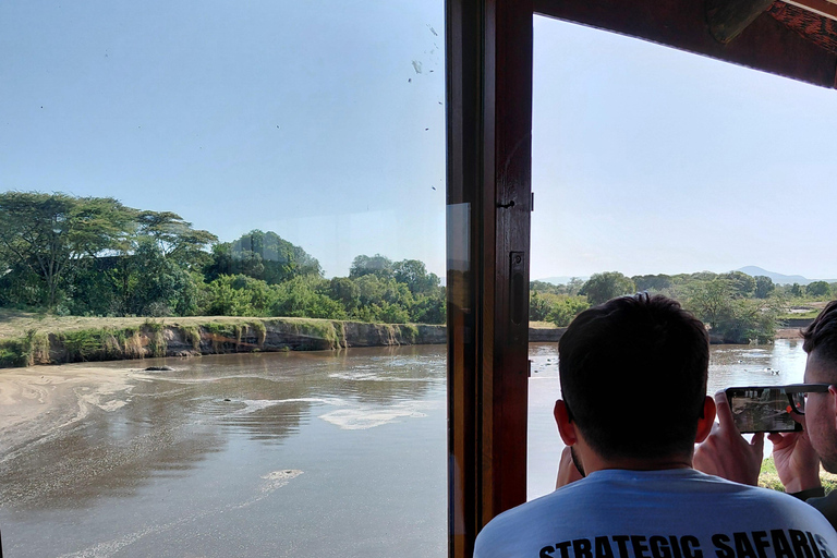 Nairobi: 7-Day Magical Kenya Safari with Meals and Transfers