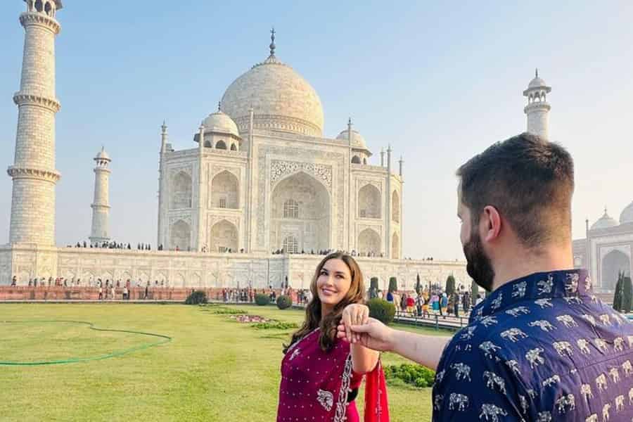 Von Bangalore aus: Same Day Taj Mahal Agra Tour mit Flügen. Foto: GetYourGuide Von Bangalore aus: Same Day Taj Mahal Agra Tour mit Flügen. Foto: GetYourGuide
