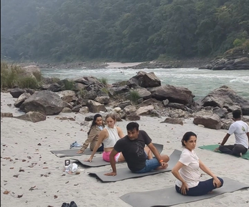 Rishikesh: Yoga by the Ganga Ghat