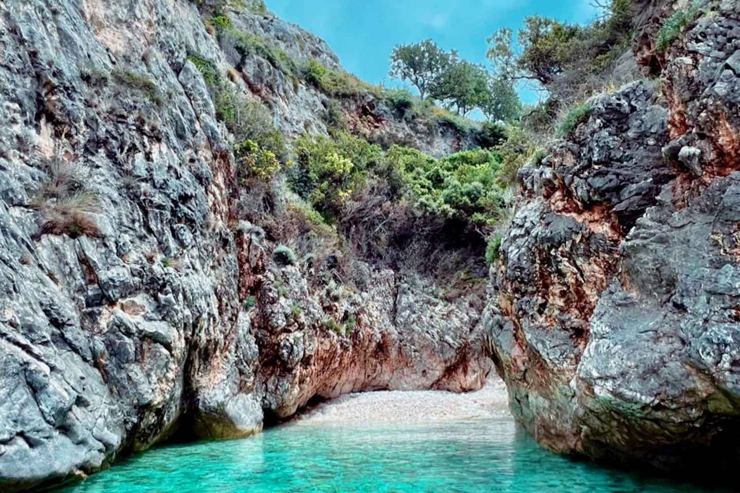 Baia di Grama & Grotta Blu: Snorkeling e Spiagge Segrete a Valona