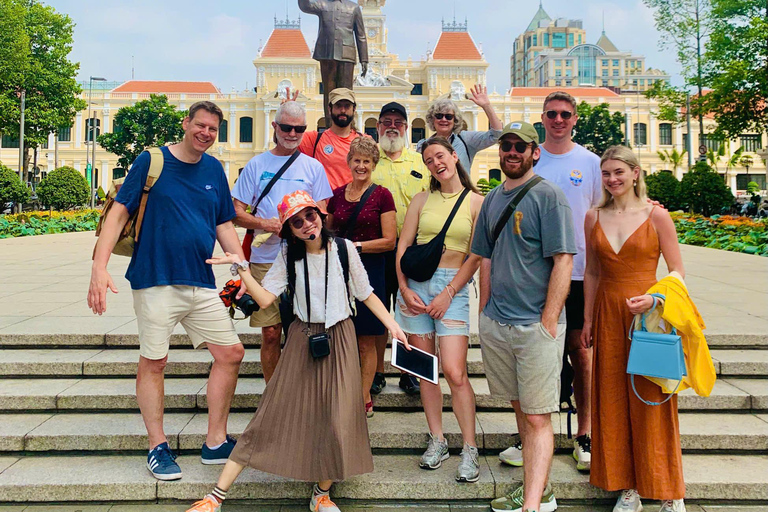 Ho Chi Minh City: Downtown Walking Tour with Local Join-group tour