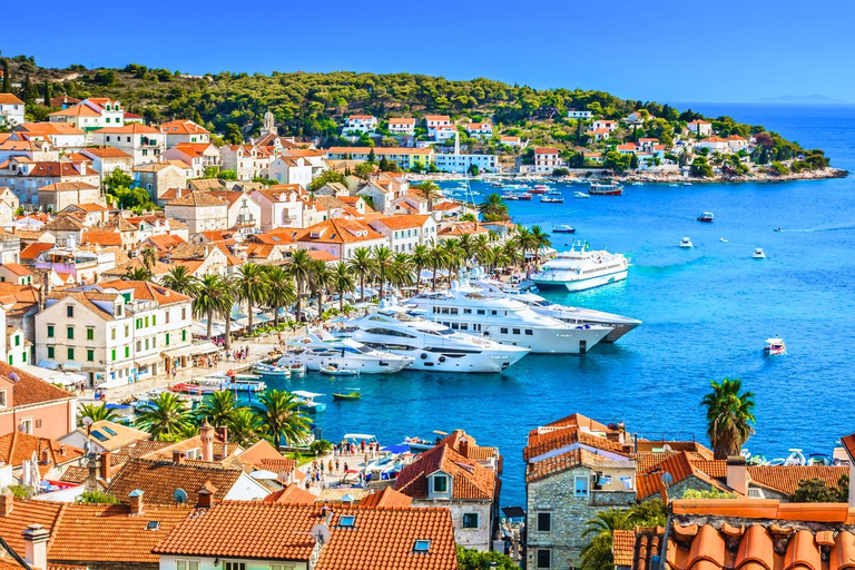 Split: Laguna Azul, Hvar y 5 Islas Tour en barco en grupo reducidoTour privado en inglés