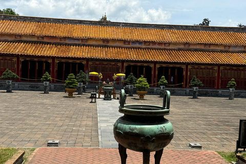 Desde Da Nang: Ciudad imperial de Hue con el paso o los túneles de Hai VanDesde Da Nang: Exploramos Hue Imperial con los túneles de Hai Van