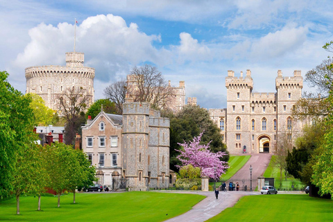 Londen: dagexcursie Windsor Castle, Stonehenge en BathTour zonder Romeinse baden in het Portugees