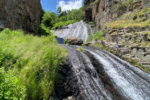 Yerevan: 2-Day Waterfalls and Nature Tour