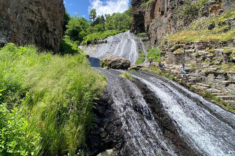 Yerevan: 2-Day Waterfalls and Nature Tour