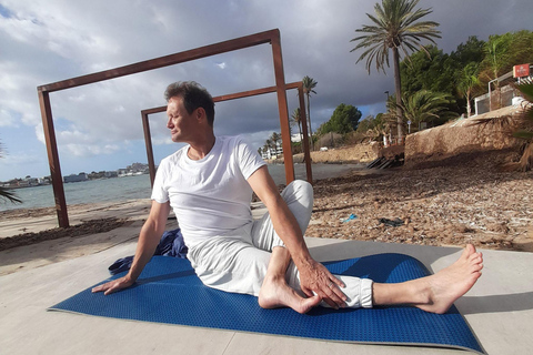 YOGA &amp; MEDITATIE OP HET STRAND OF IN HET BOS